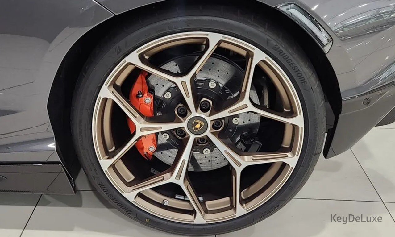 Lamborghini Revuelto 6.5 V12