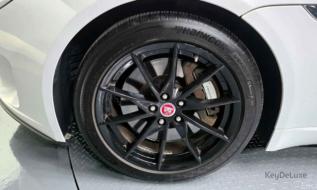 Jaguar F-TYPE P300 Convertible (X152)