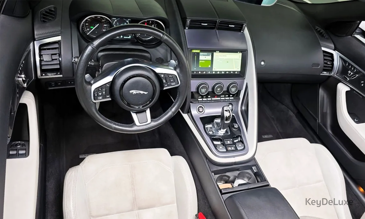 Jaguar F-TYPE P300 Convertible (X152)