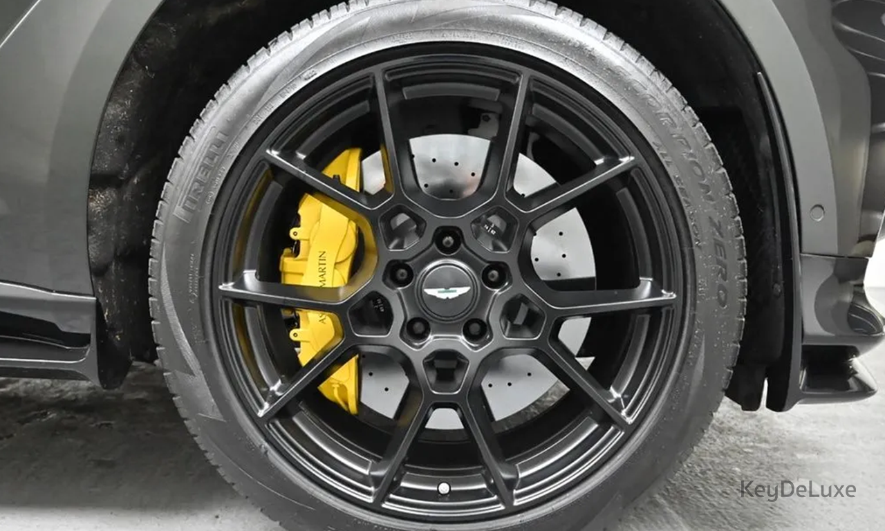 Aston Martin DBX707 4.0 V8