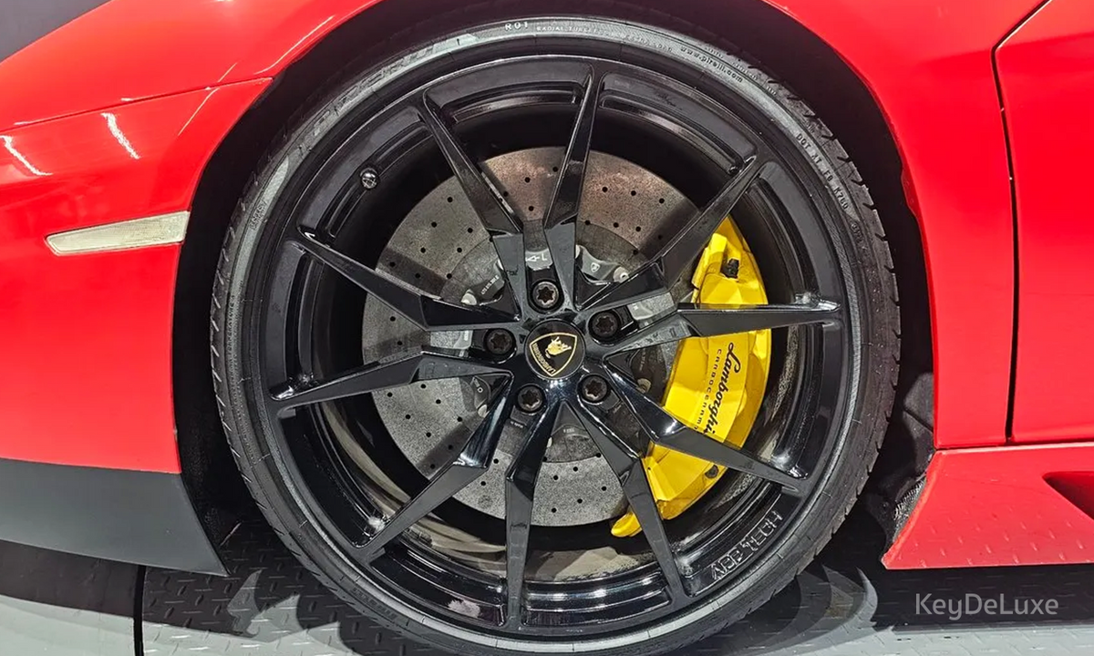 Lamborghini Aventador LP700-4 Roadster Pirelli Edition