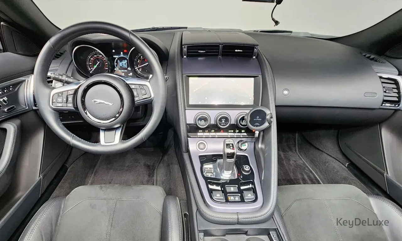 Jaguar F-TYPE P300 Convertible (X152)